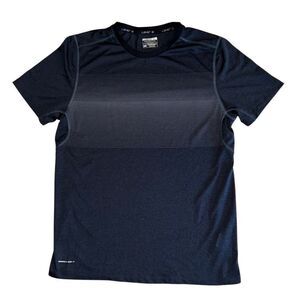 Men's Layer 8 Performance Quick Dry Tee - Size Medium
